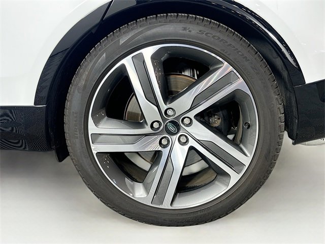 Certified 2023 Land Rover Discovery Metropolitan Edition image 34