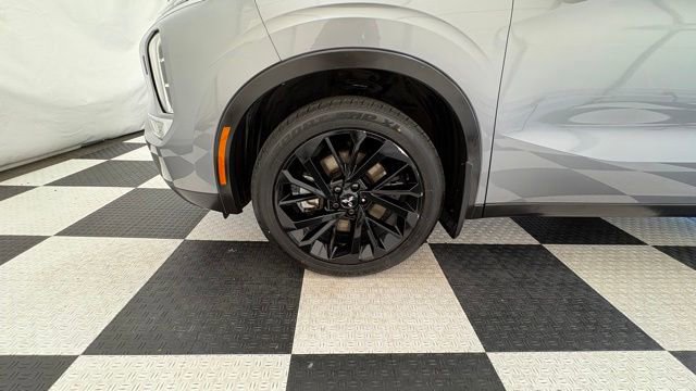 Used 2023 Mitsubishi Outlander SE AWD/4WD image 13