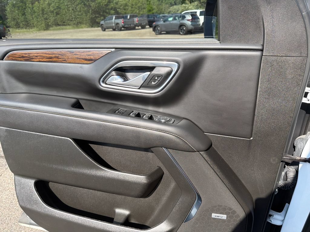 Used 2023 Chevrolet Tahoe Premier AWD/4WD image 12