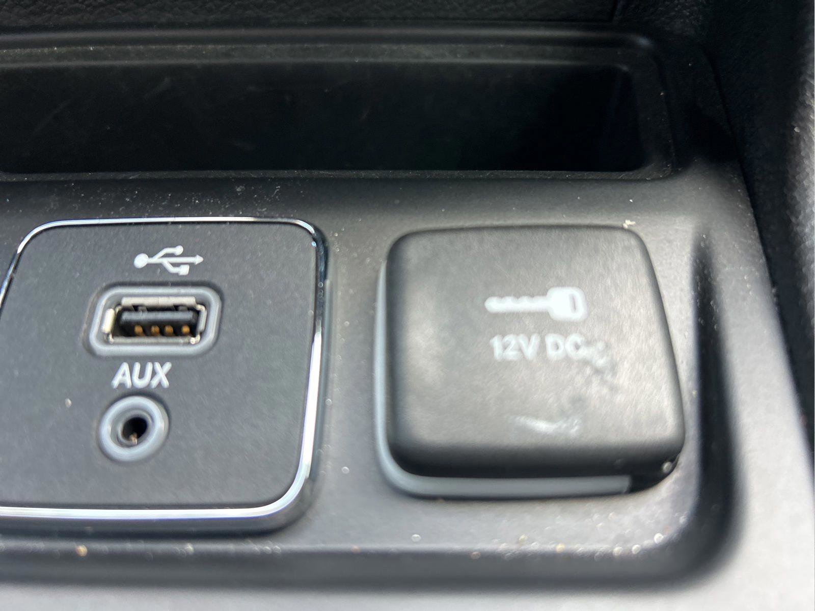 Certified 2019 Jeep Cherokee Limited w/ Technology Group FWD image 32