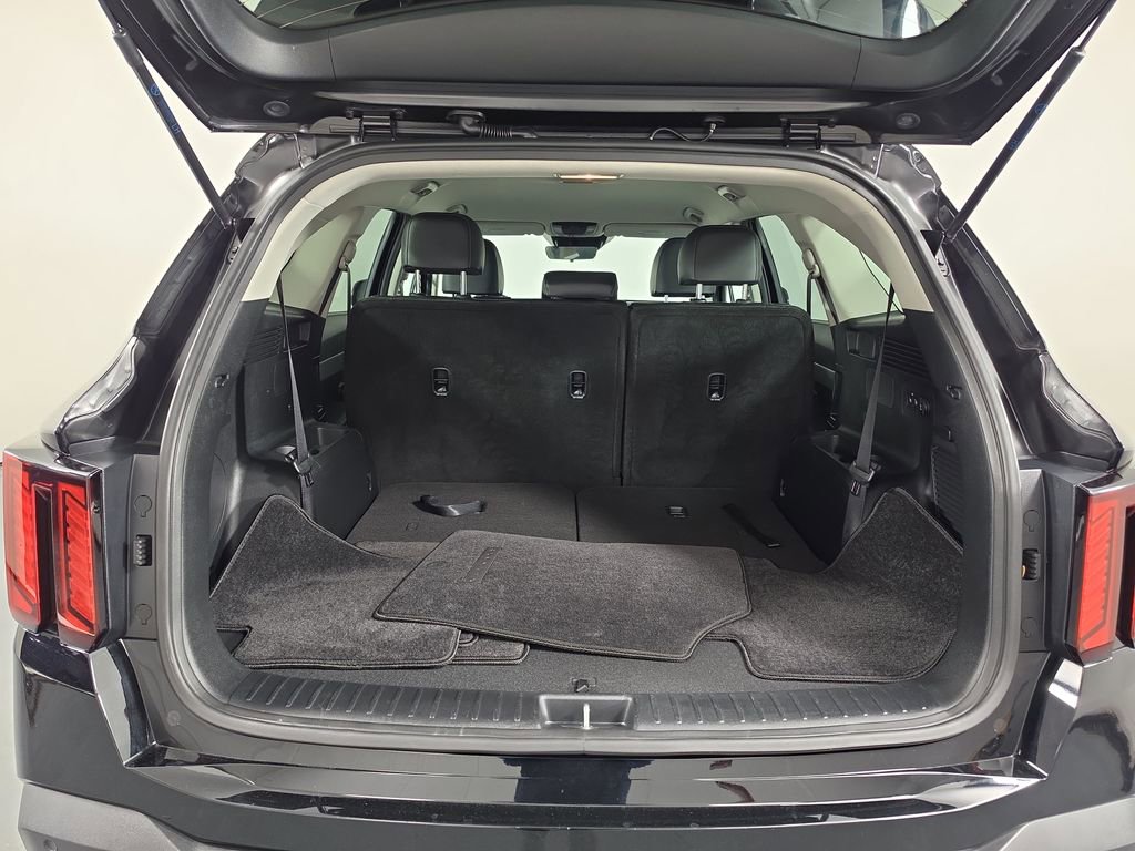 Certified 2025 Kia Sorento S FWD image 31