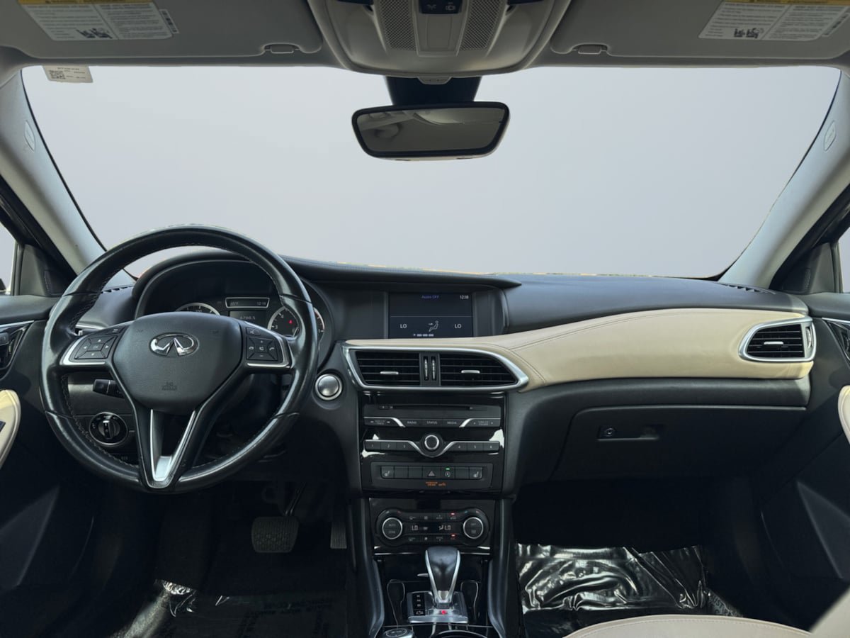 Used 2018 INFINITI QX30 w/ Cargo Package FWD image 10