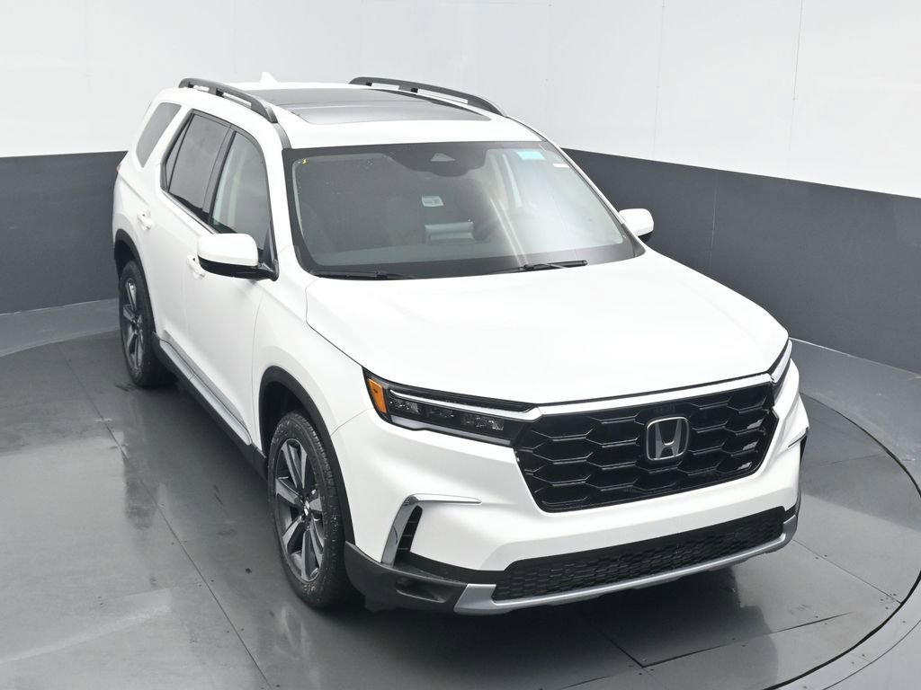 New 2025 Honda Pilot Touring image 3