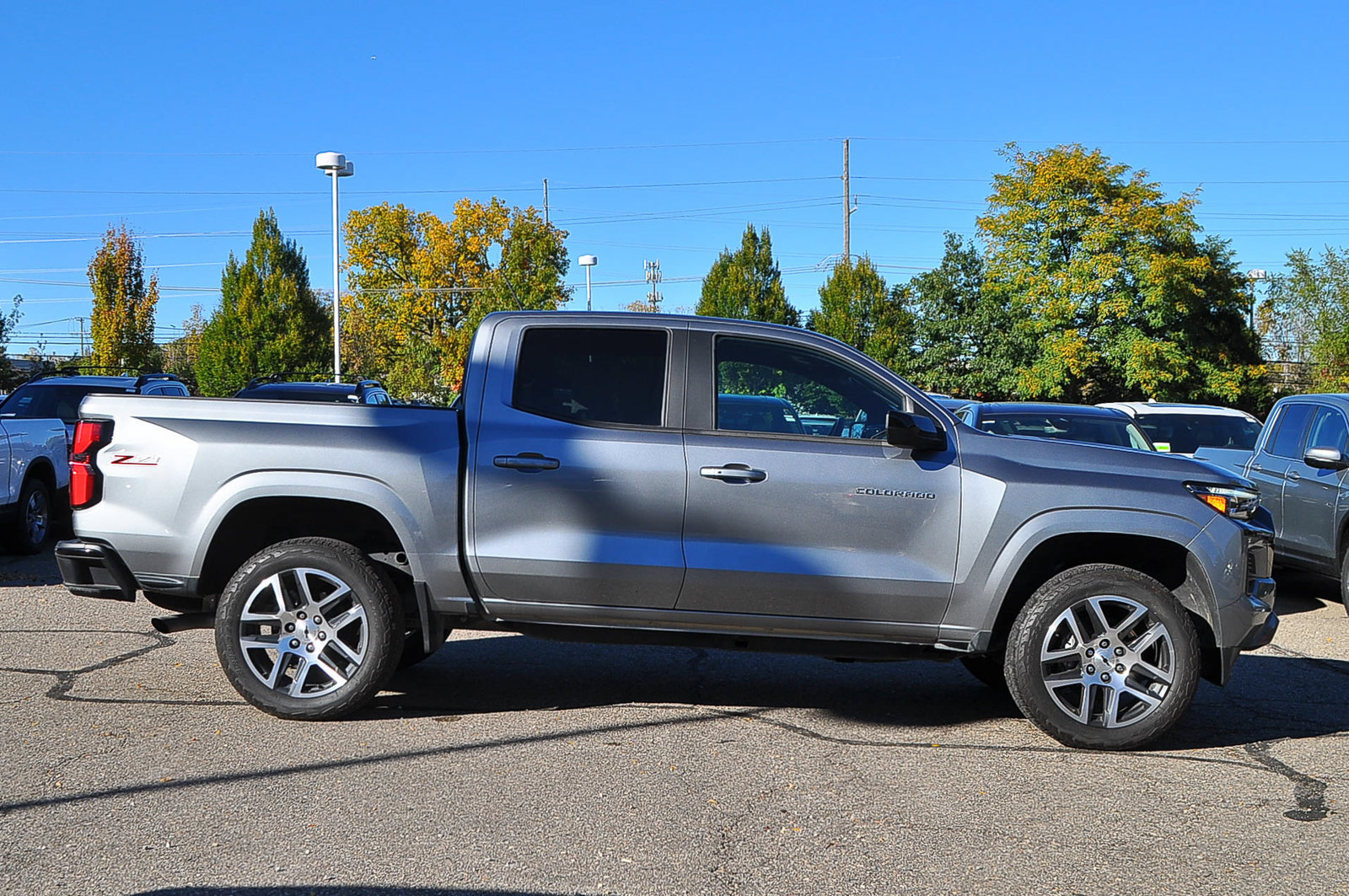 Used 2023 Chevrolet Colorado Z71 w/ Advanced Trailering Package AWD/4WD image 2