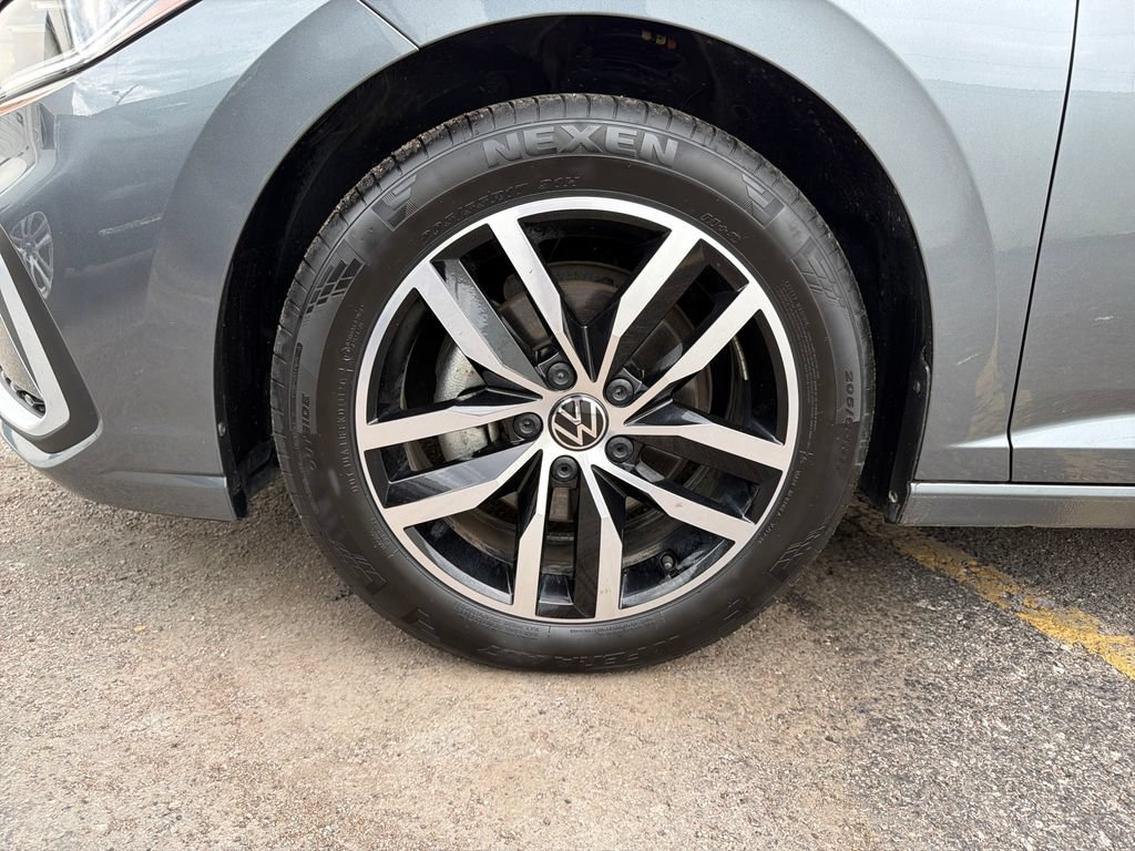 Used 2025 Volkswagen Jetta SE w/ Sunroof Package FWD image 31