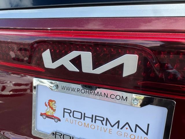 Used 2023 Kia Carnival LX FWD image 19