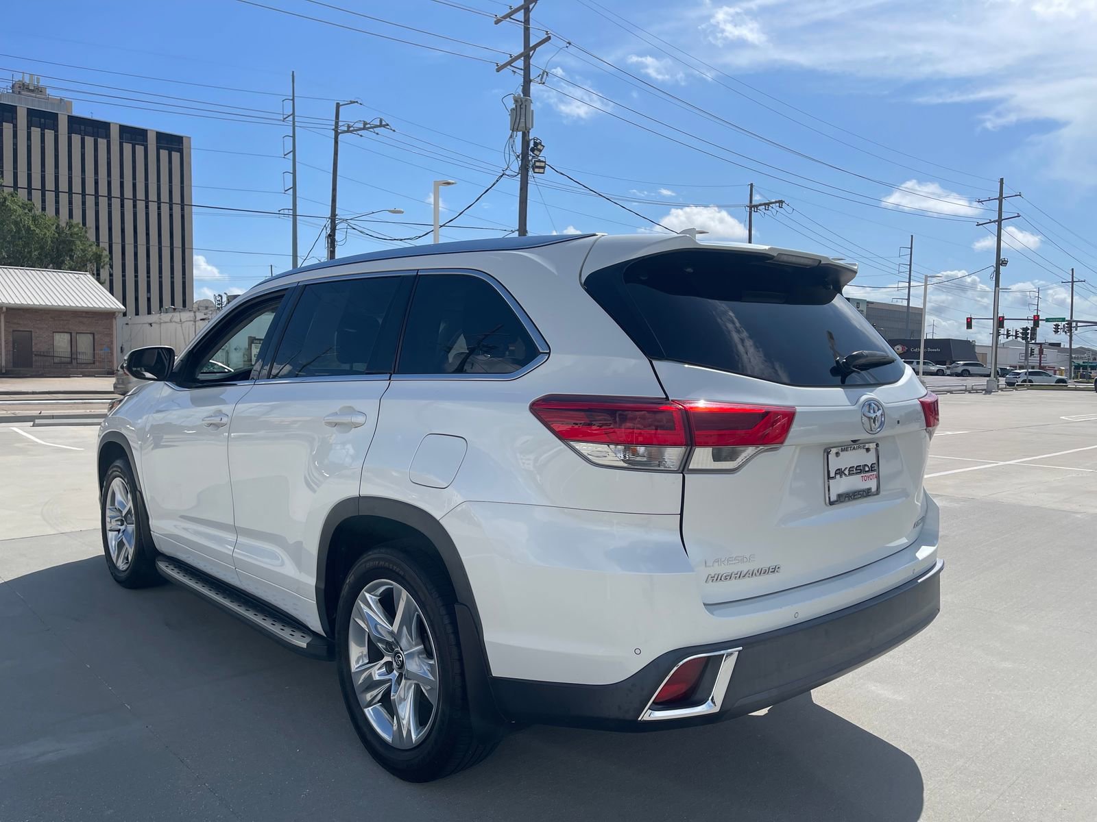 Used 2019 Toyota Highlander Limited FWD image 3