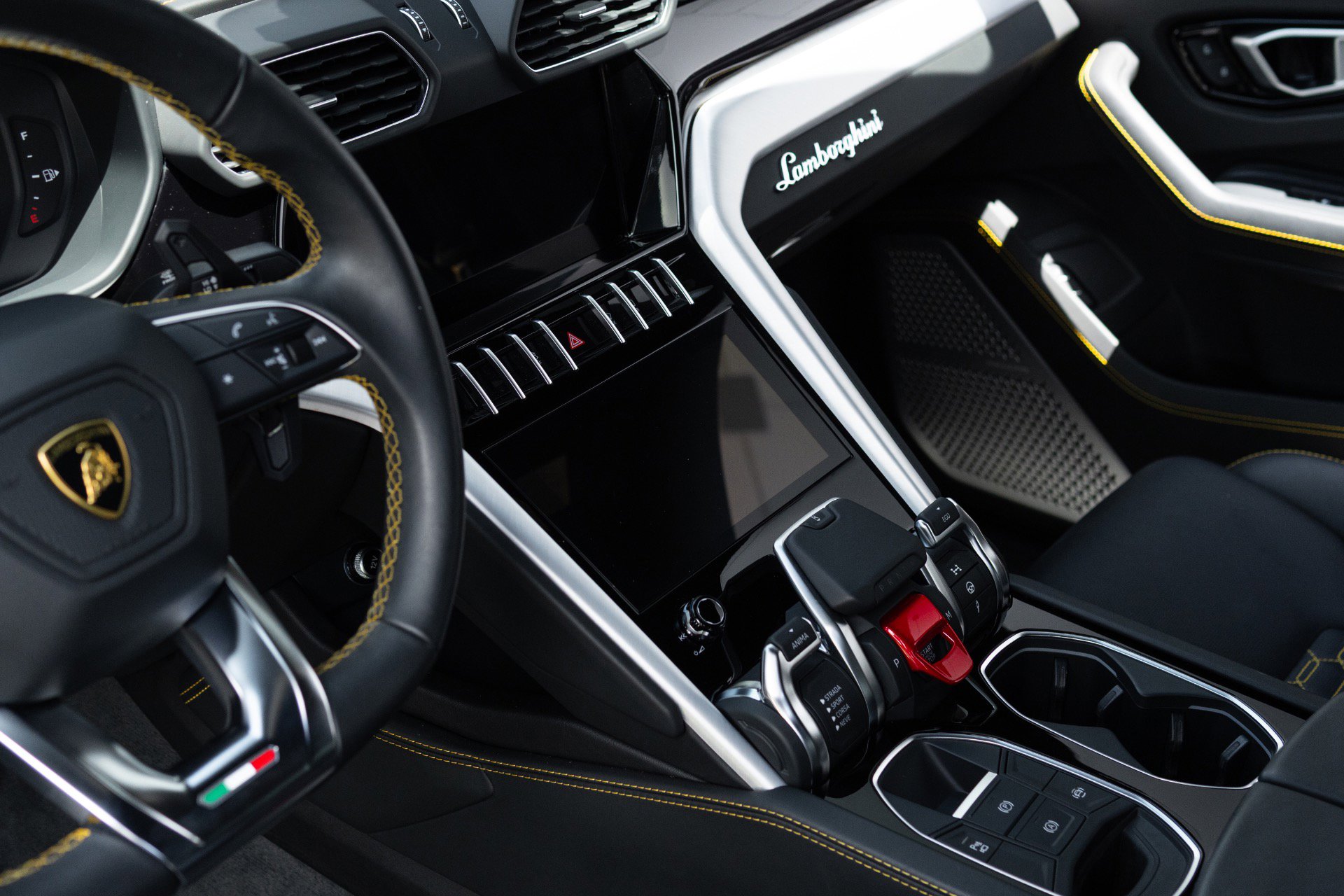 Used 2022 Lamborghini Urus AWD/4WD image 40
