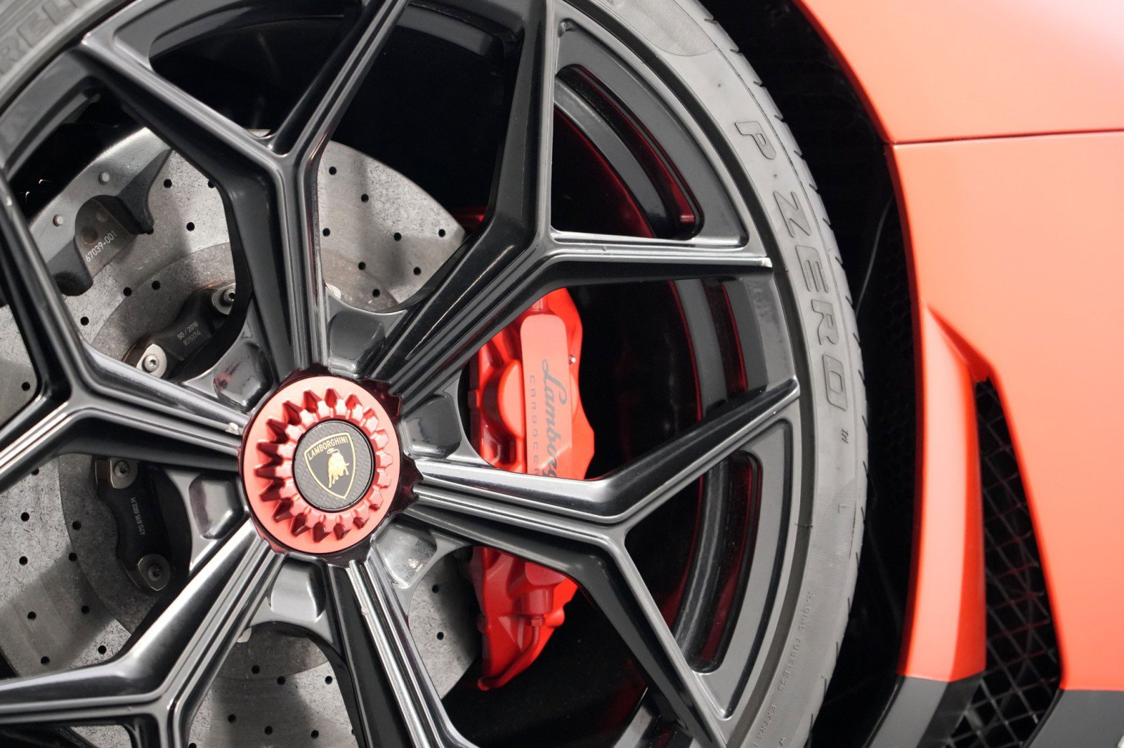 Used 2017 Lamborghini Aventador S image 90