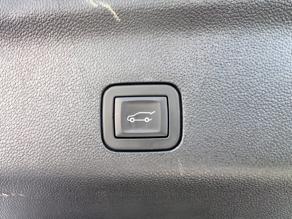 Used 2025 Chevrolet Tahoe Premier RWD image 11