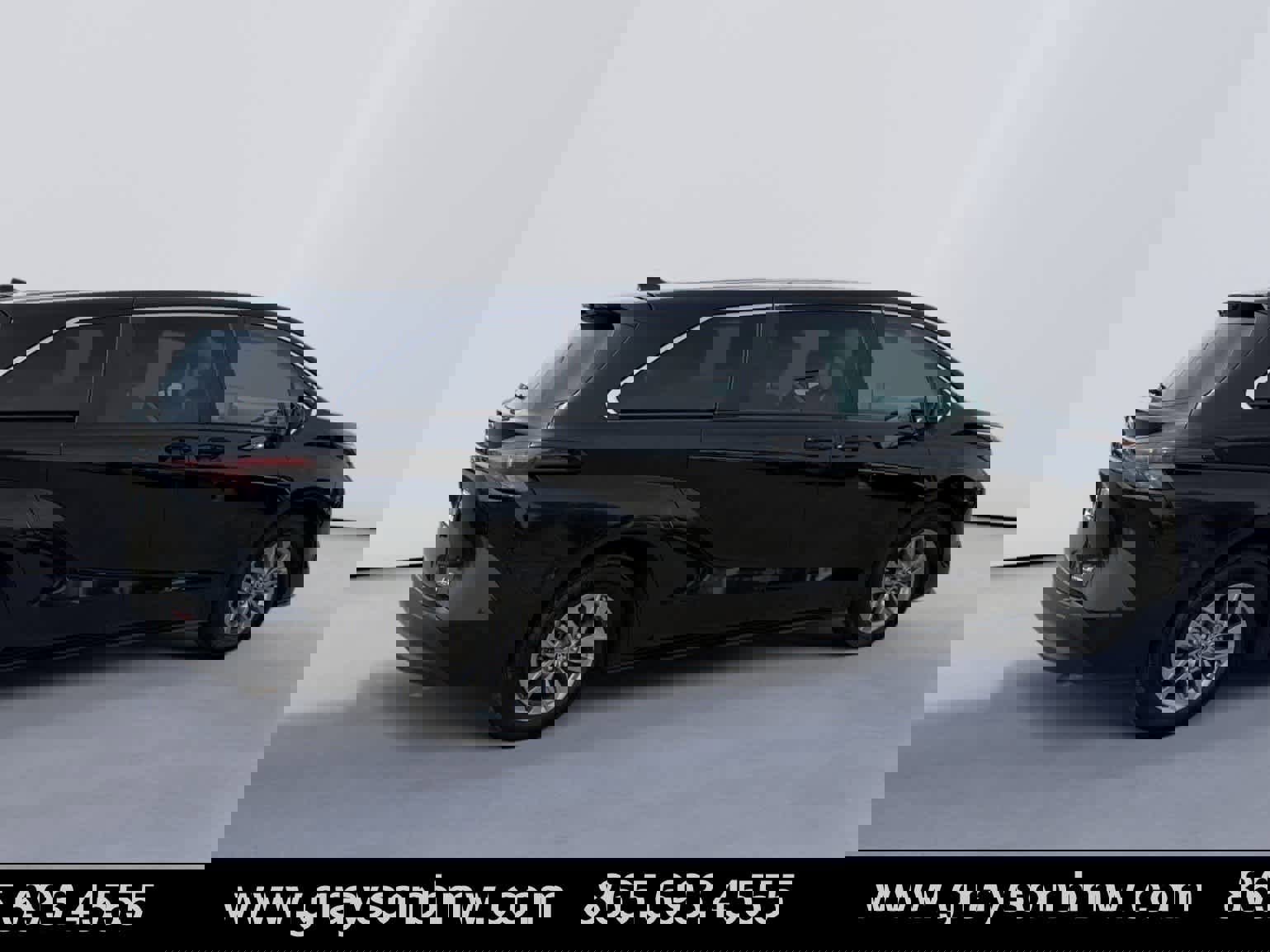 Used 2024 Toyota Sienna LE FWD image 3