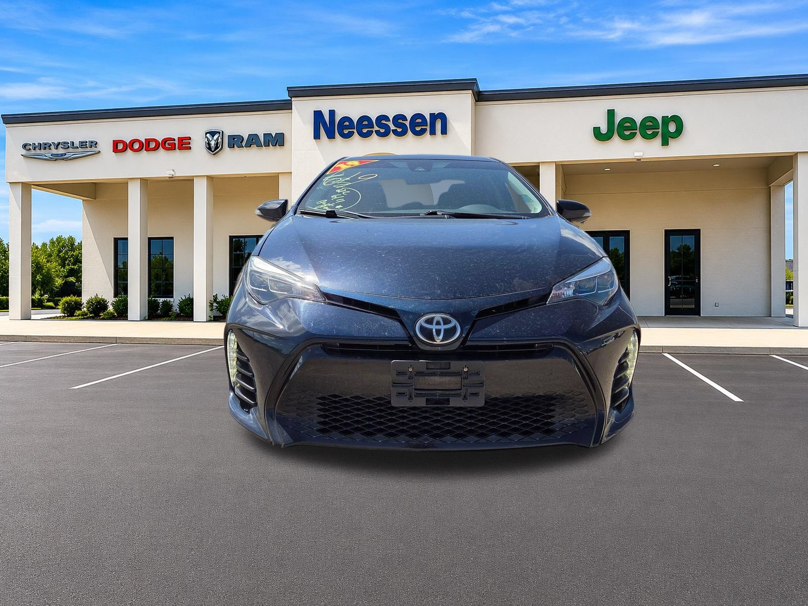 Used 2019 Toyota Corolla SE FWD image 2