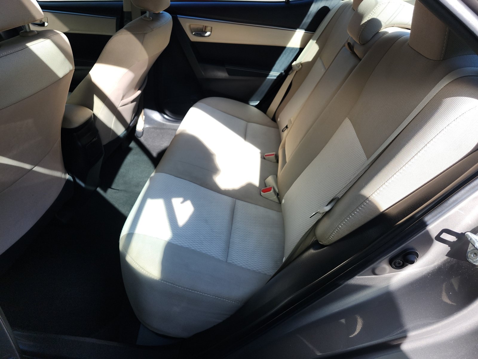 Used 2016 Toyota Corolla LE FWD image 13