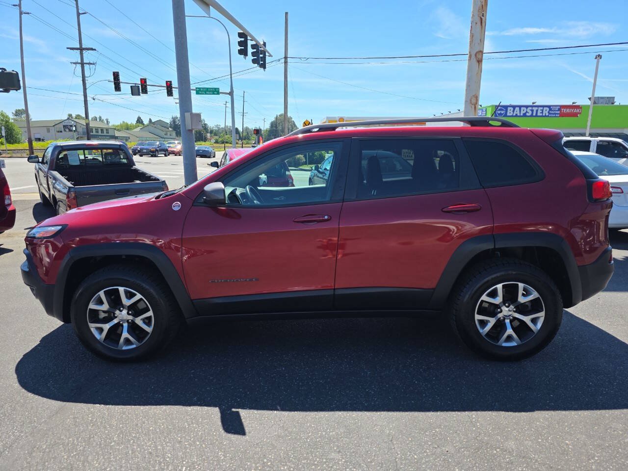 Used 2014 Jeep Cherokee Trailhawk w/ Comfort/Convenience Group AWD/4WD image 17