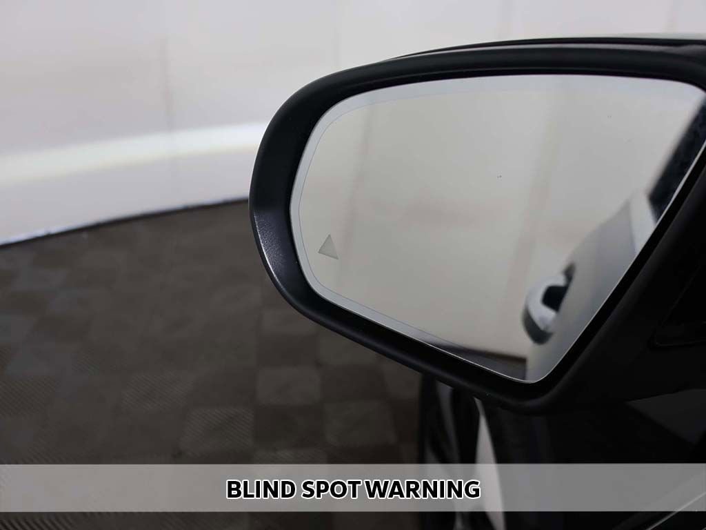 Used 2025 Mercedes-Benz GLB 250 4MATIC image 5