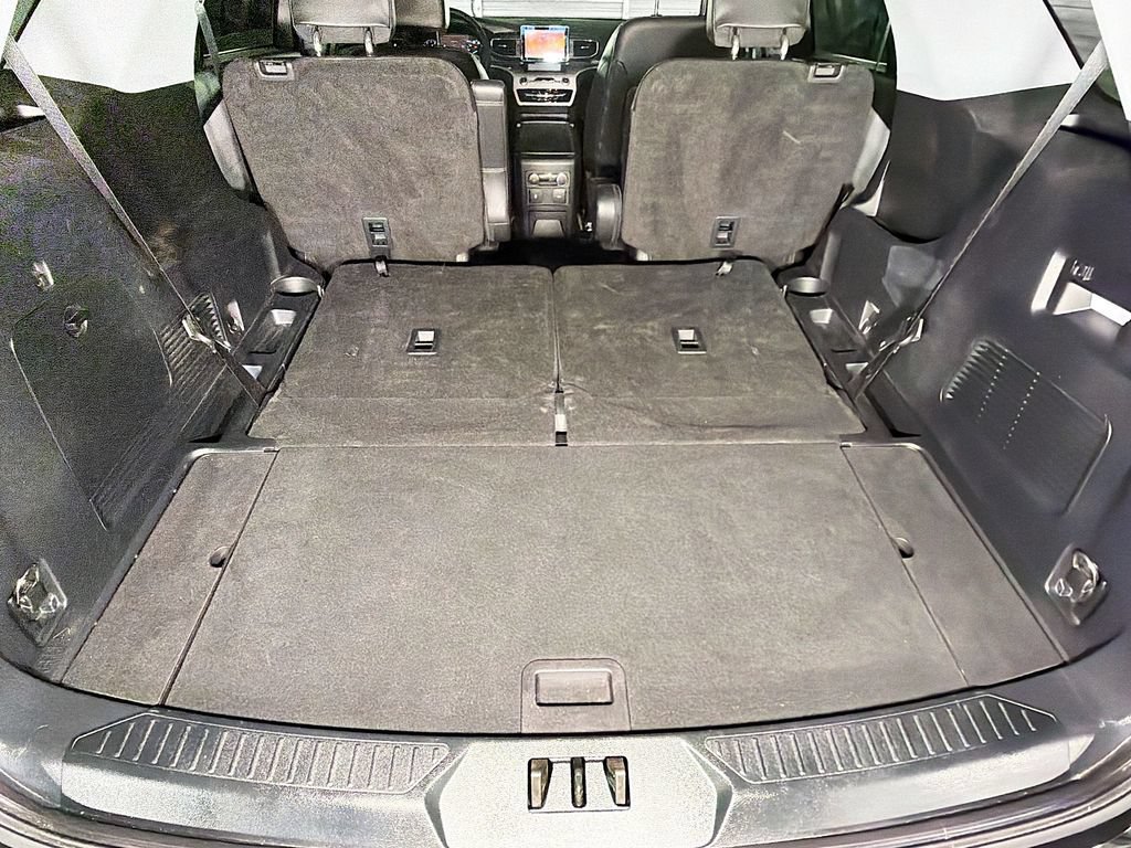 Used 2023 Ford Explorer XLT w/ XLT Sport Appearance Package AWD/4WD image 27