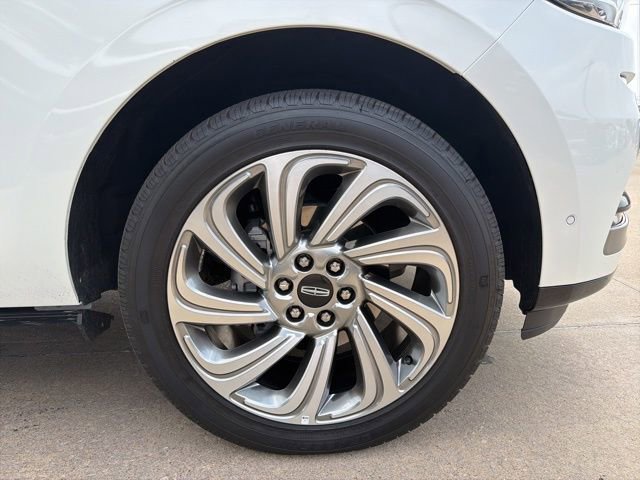 Used 2024 Lincoln Navigator Reserve AWD/4WD image 6