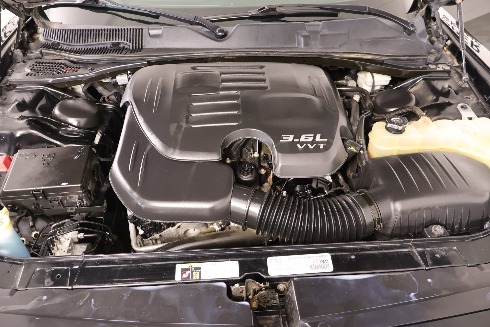 Used 2015 Dodge Challenger SXT RWD image 17