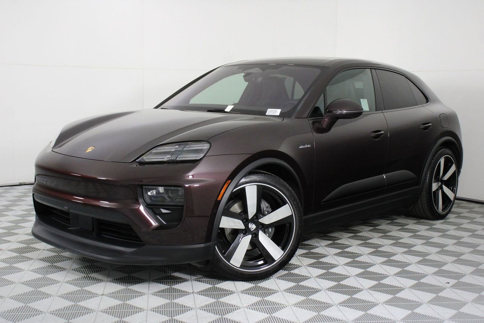 Certified 2025 Porsche Macan Electric RWD image 1