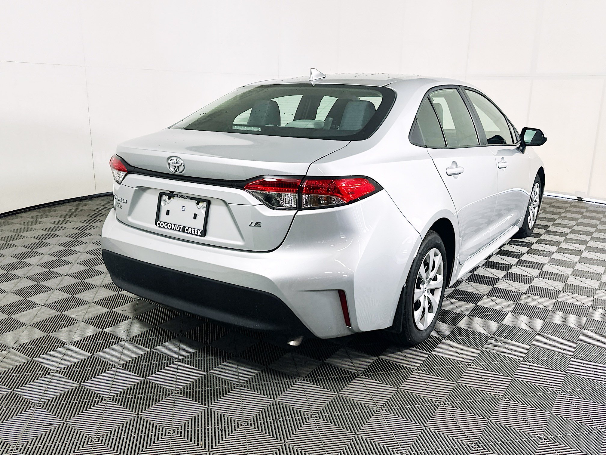 Certified 2025 Toyota Corolla LE FWD image 3