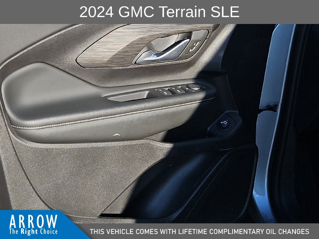 Used 2024 GMC Terrain SLE w/ Driver Convenience Package FWD image 21