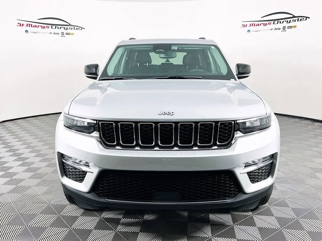 Used 2023 Jeep Grand Cherokee Limited AWD/4WD image 3