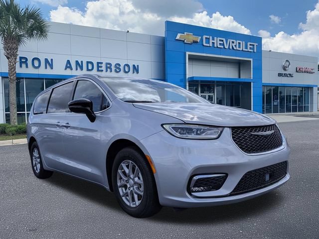 Used 2026 Chrysler Pacifica Select FWD image 1