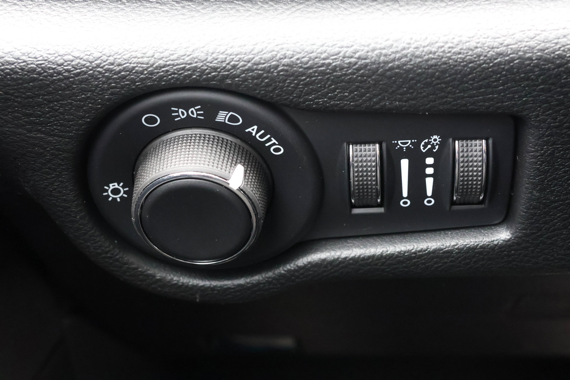 New 2027 Chrysler Pacifica Limited FWD image 30