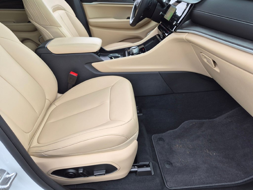 New 2026 Jeep Grand Cherokee Limited RWD image 32