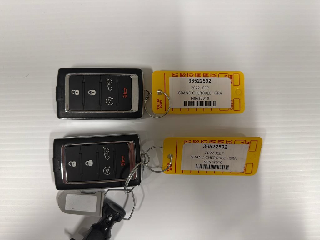 Used 2022 Jeep Grand Cherokee Overland AWD/4WD image 30