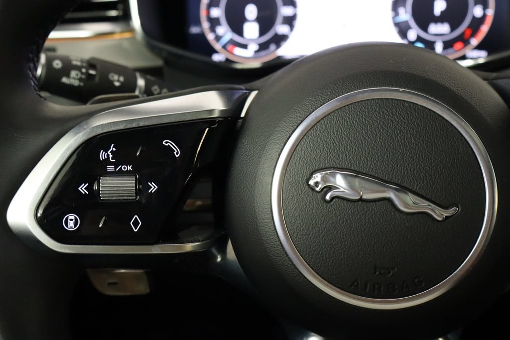 Used 2025 Jaguar F-PACE R-Dynamic S AWD/4WD image 8