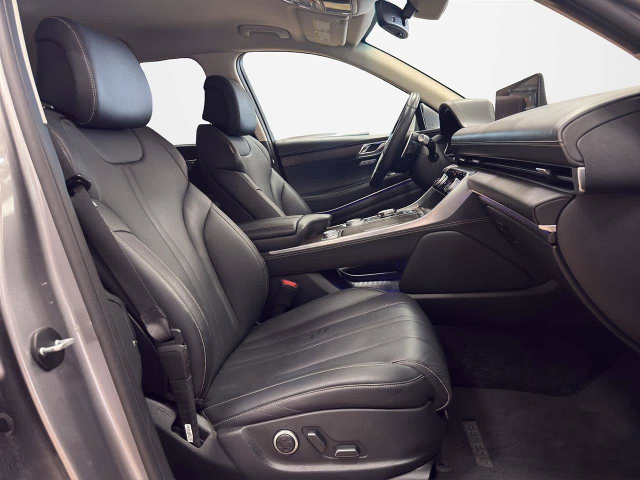 Used 2024 Genesis GV80 2.5T image 31