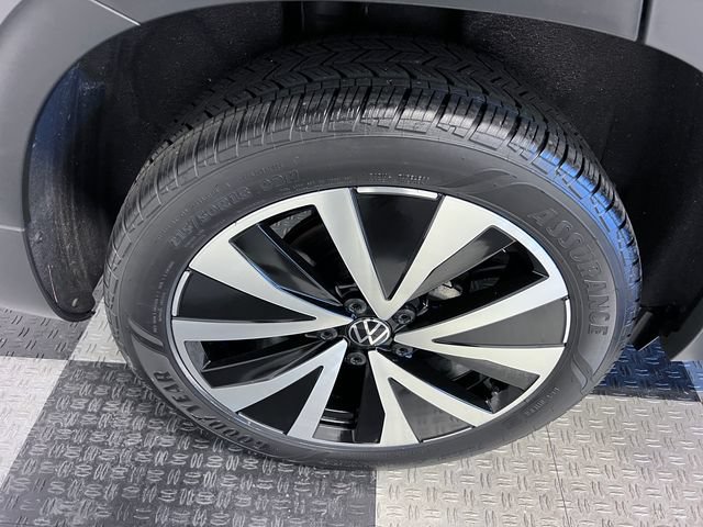 Certified 2024 Volkswagen Taos SE FWD image 14