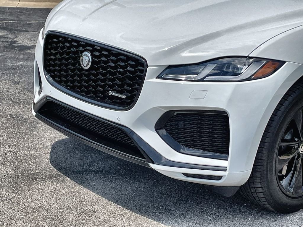 Used 2025 Jaguar F-PACE R-Dynamic S image 9