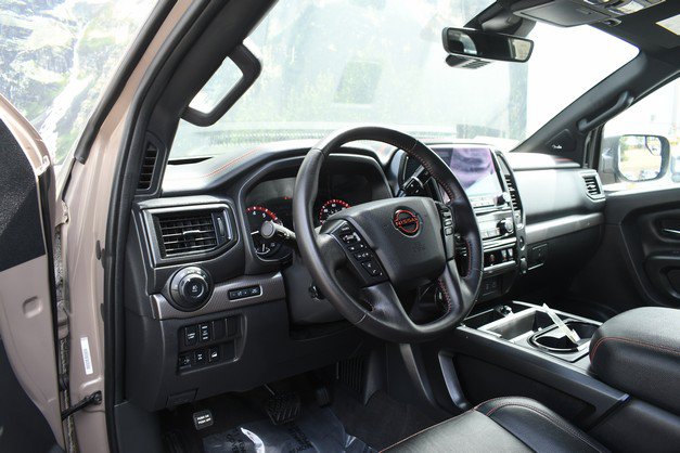 Used 2024 Nissan Titan PRO-4X w/ Pro-4x Convenience Package AWD/4WD image 14