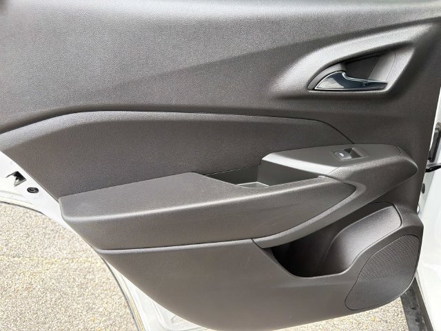 Used 2025 Chevrolet Trax LS FWD image 18