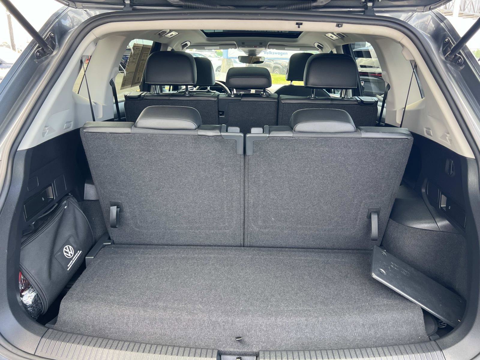 Certified 2023 Volkswagen Tiguan SE w/ Panoramic Sunroof Package FWD image 25