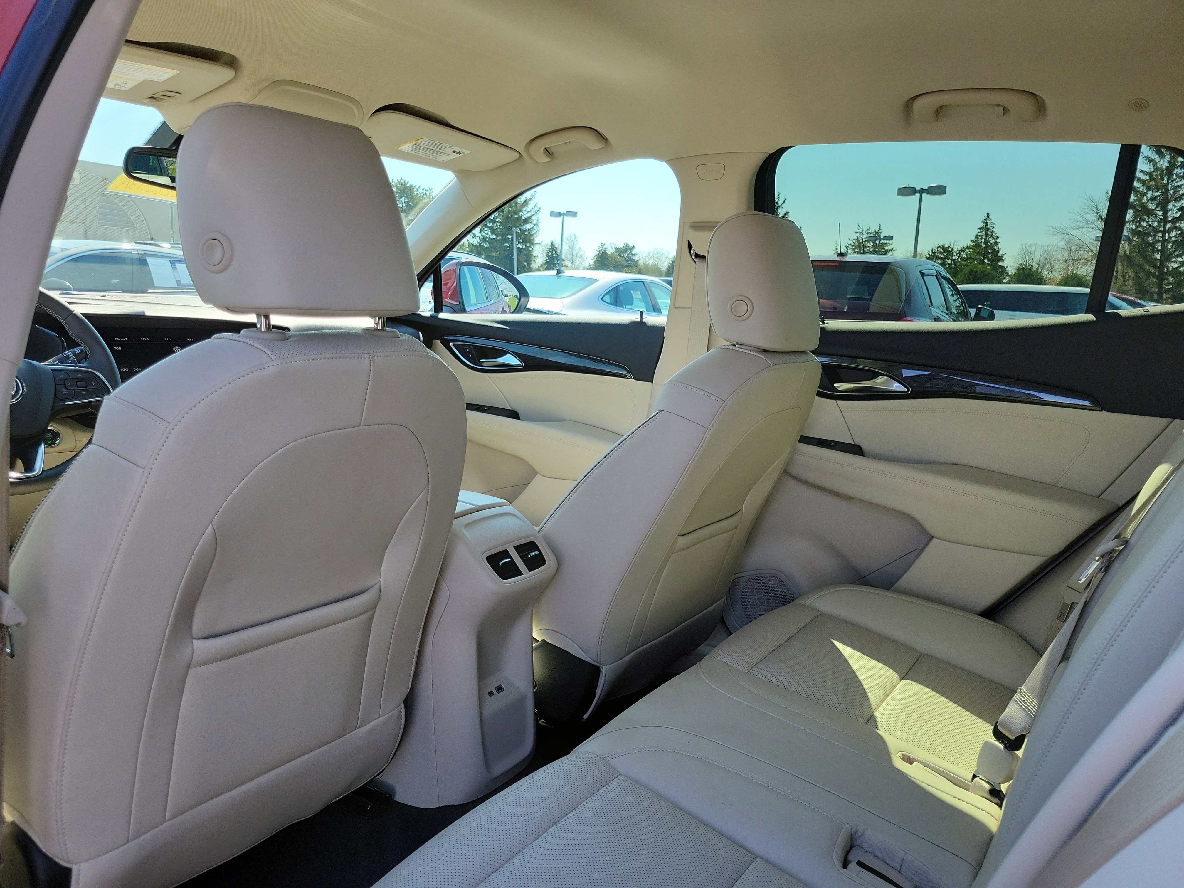 Used 2023 Buick Envision Essence image 14