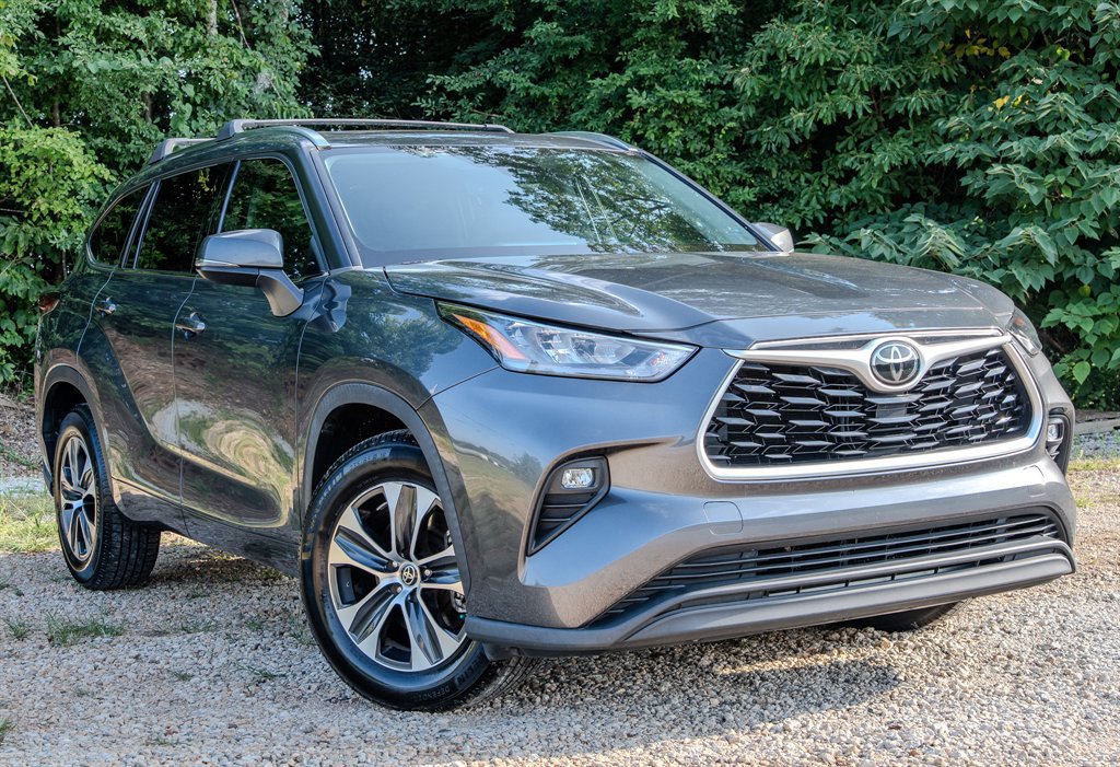 Used 2020 Toyota Highlander XLE FWD image 7