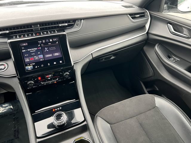 Certified 2024 Jeep Grand Cherokee L Laredo image 33