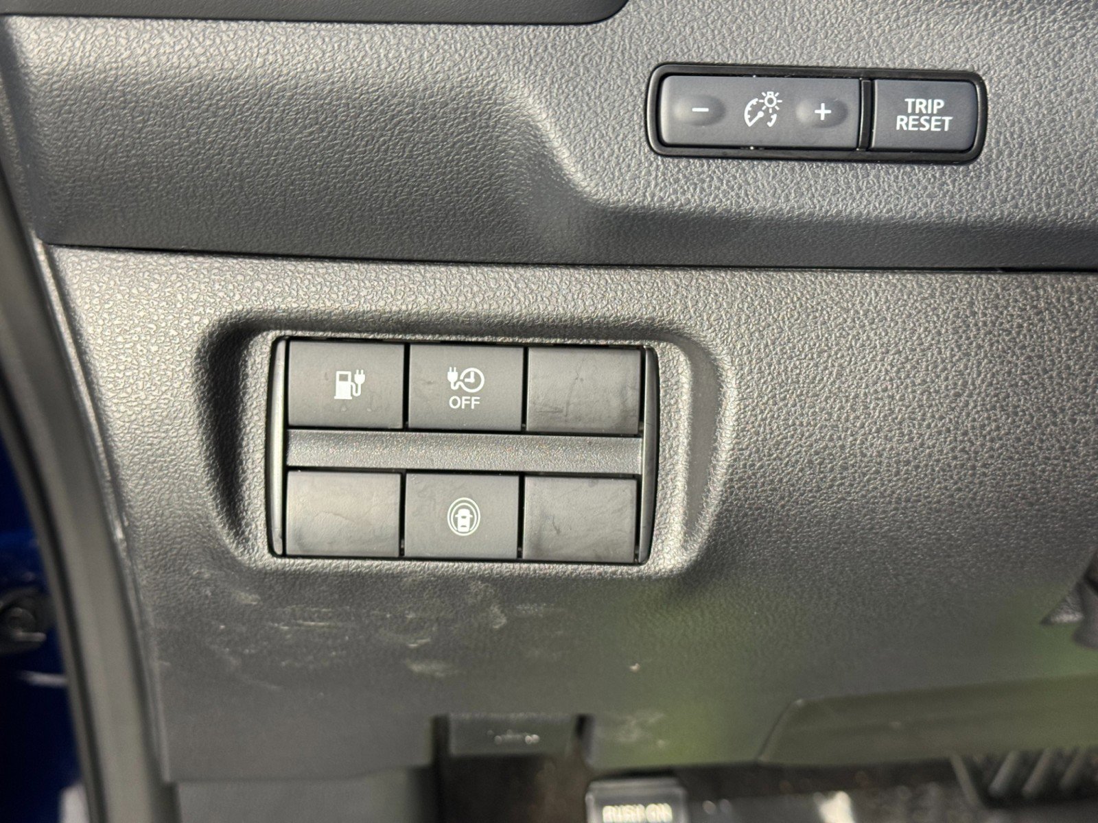 Used 2025 Nissan Leaf S image 16