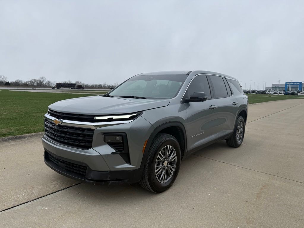 Used 2024 Chevrolet Traverse LS image 9