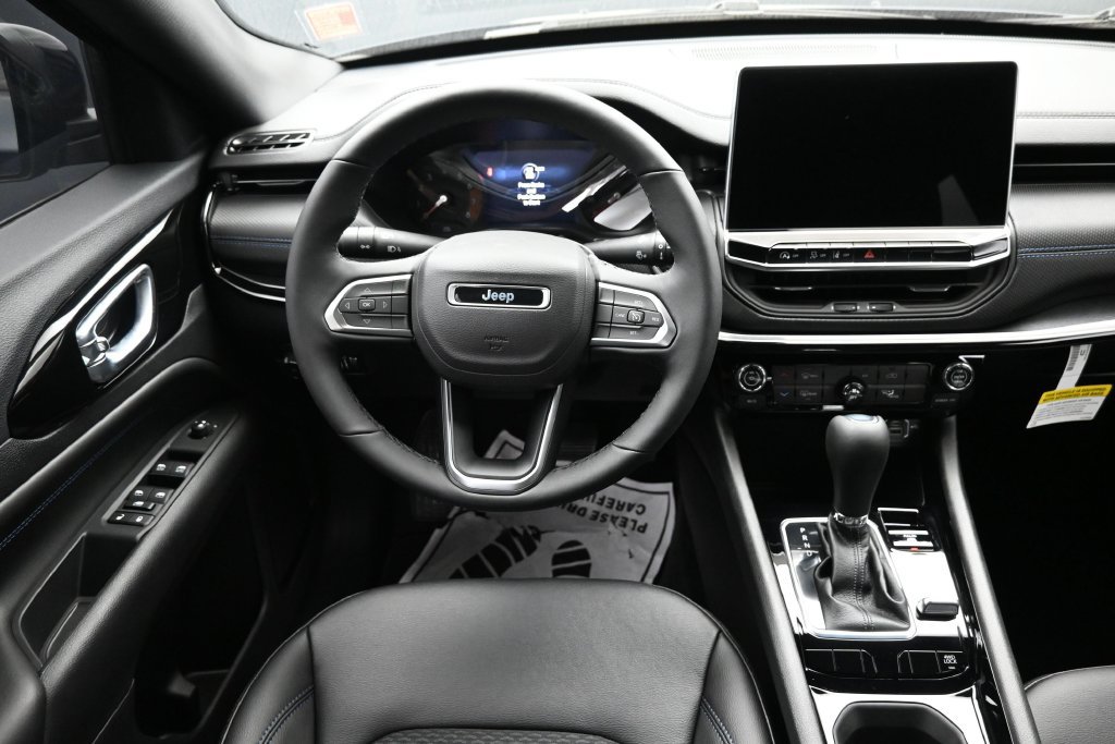 New 2026 Jeep Compass Latitude AWD/4WD image 3