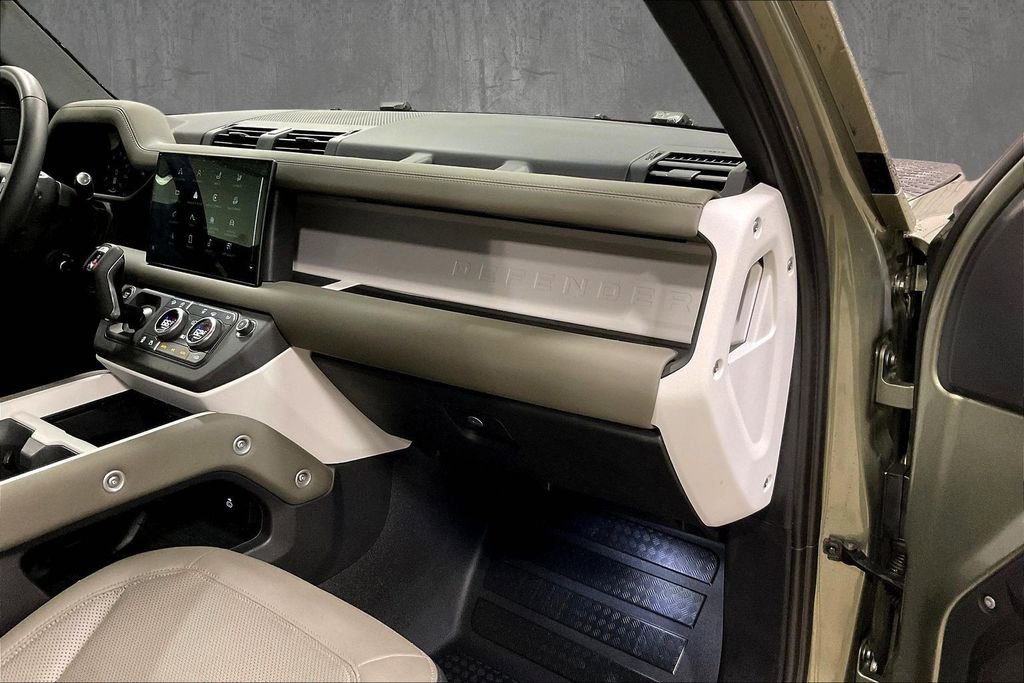 Used 2025 Land Rover Defender 110 S image 26