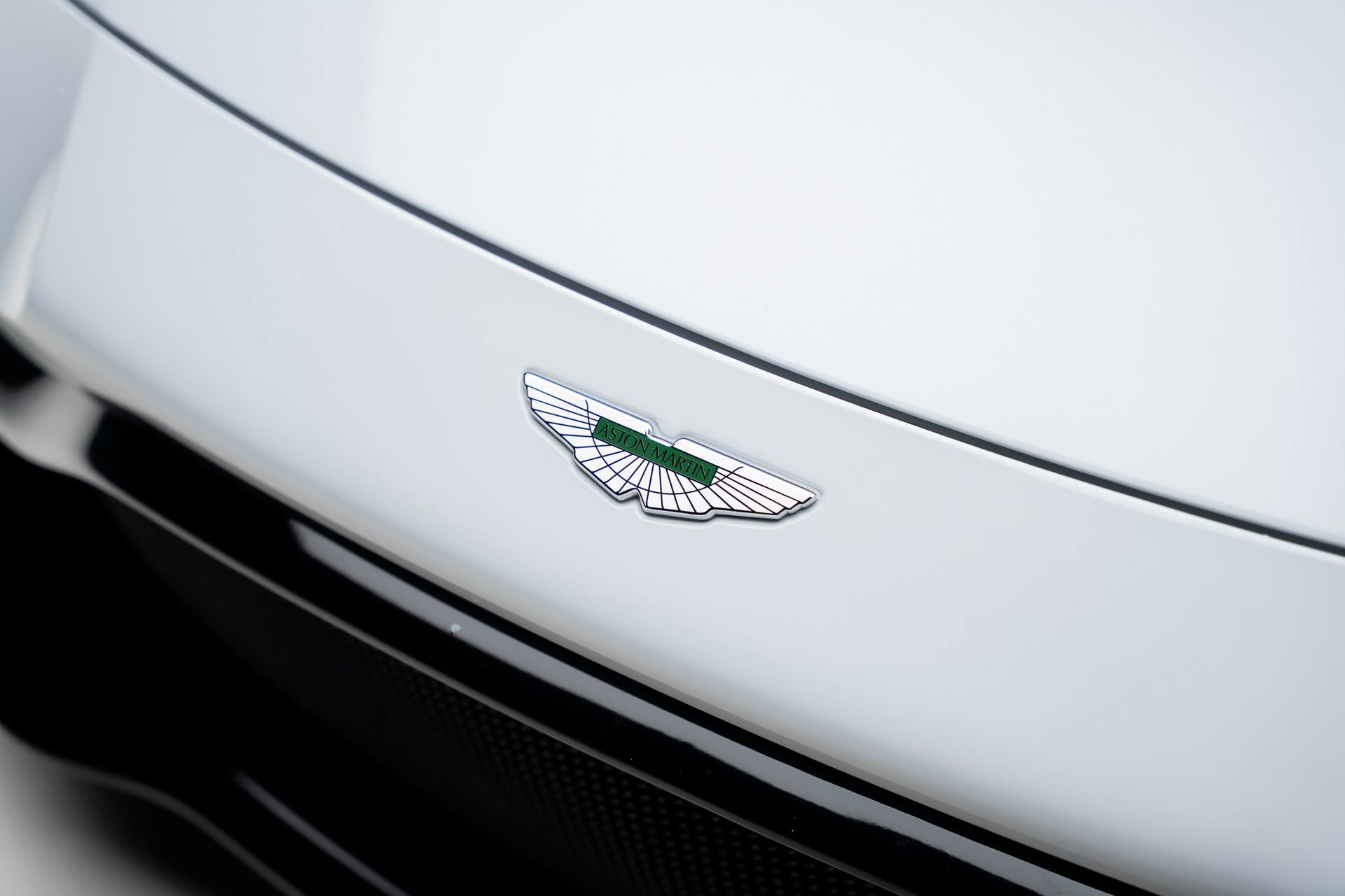 Used 2019 Aston Martin V8 Vantage Coupe RWD image 13