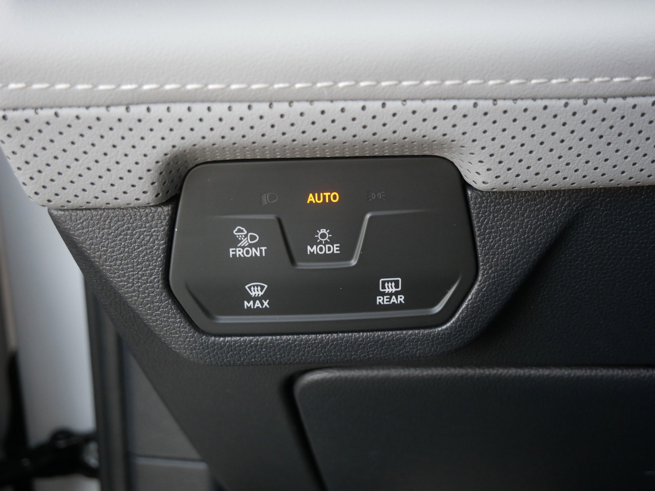 Used 2024 Volkswagen Atlas Cross Sport SEL R-Line image 24