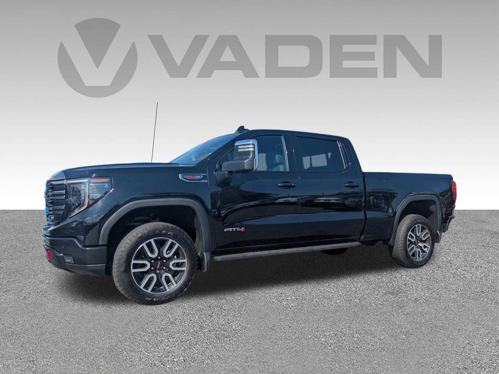 Used 2024 GMC Sierra 1500 AT4 w/ Technology Package image 2