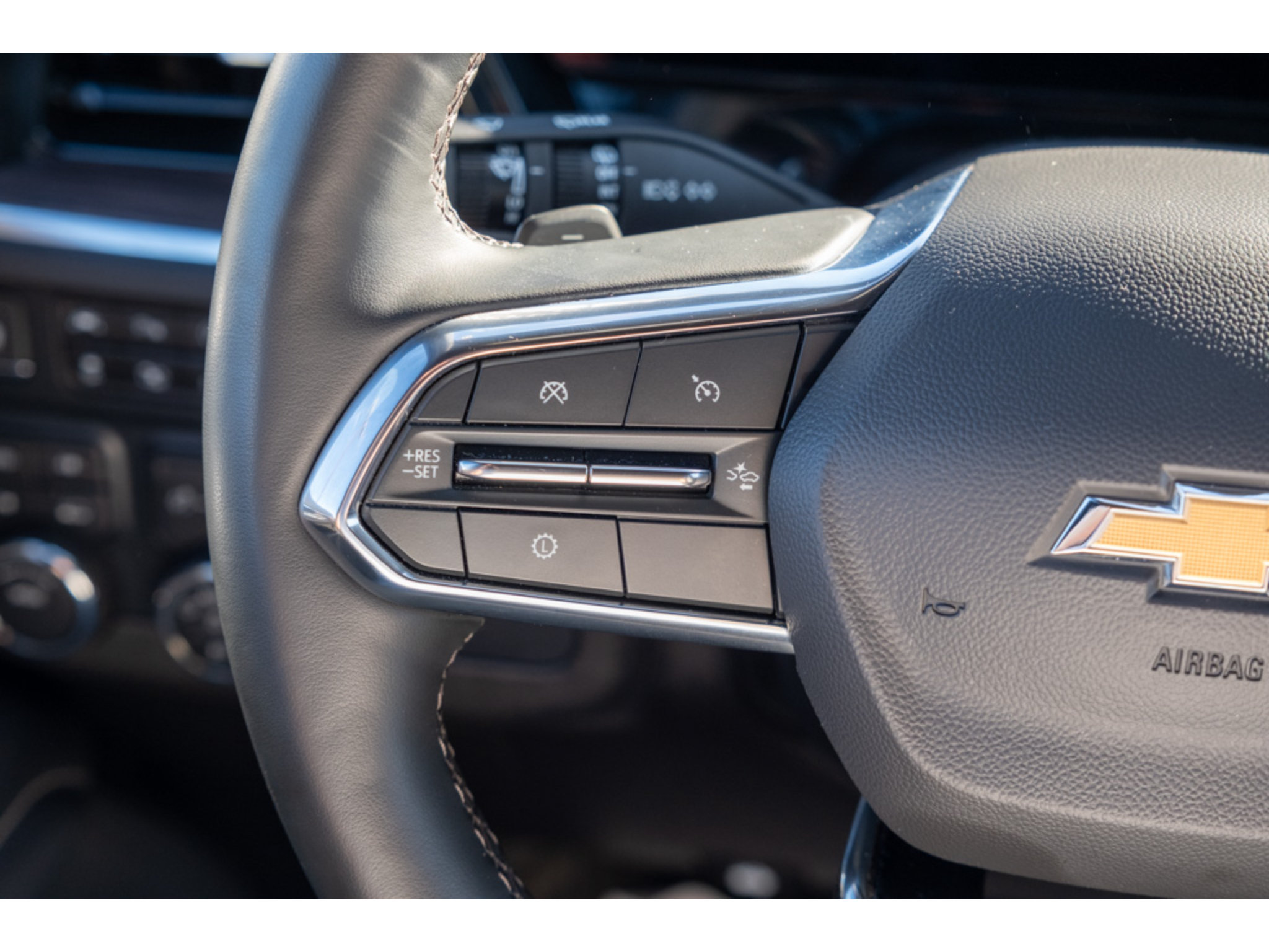 Used 2025 Chevrolet Tahoe Premier AWD/4WD image 18