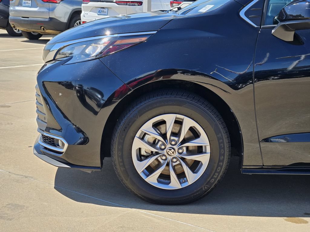 Used 2024 Toyota Sienna XLE FWD image 10