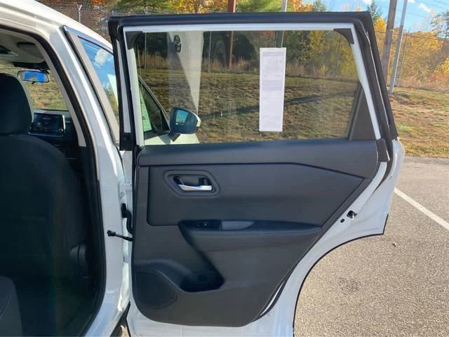 New 2026 Nissan Rogue SV image 23